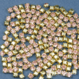 Стразы в золотых цапах 4мм (нежно розовый) 100шт